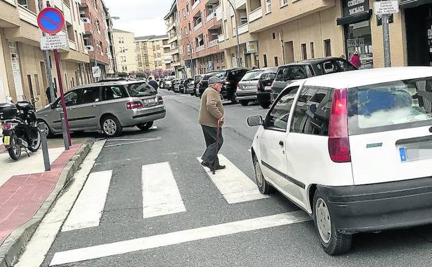 El tripartito se plantea la reordenación de los aparcamientos en las calles Donantes y Rioja