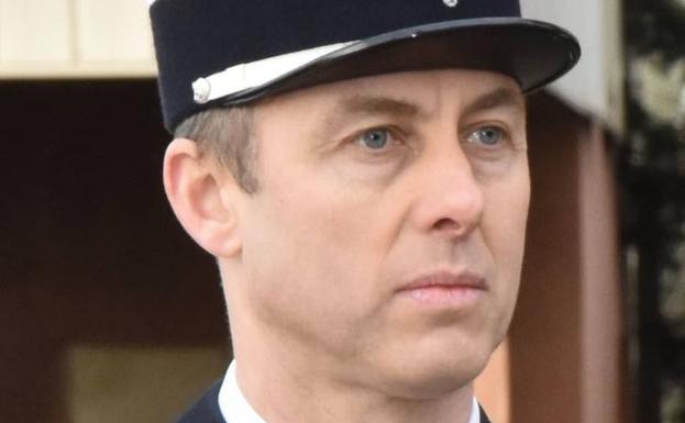 El gendarme heroico fue degollado por el yihadista de Trèbes