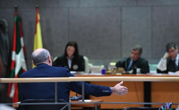 El exconsejero Bengoa dice que las empresas de Margüello eran una «trama» para recibir adjudicaciones de Osakidetza