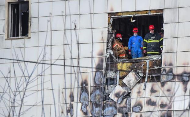 De los 64 fallecidos en el centro comercial siberiano 41 son niños