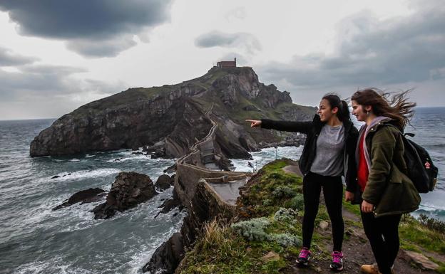 La Diputación comienza a vigilar el acceso a Gaztelugatxe para evitar aglomeraciones