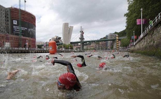 La organización del Bilbao Triathlon cancela la prueba al carecer de «garantías y calidad»