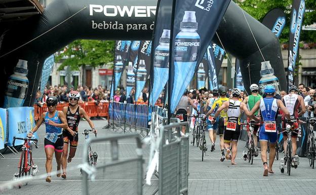 El bajo número de inscritos obliga a suspender la octava edición del triatlón de Bilbao