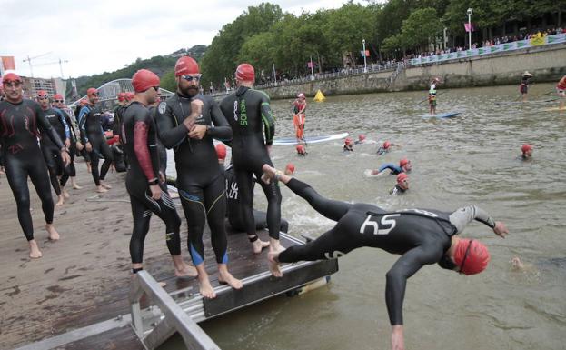 Los deportistas, ante la suspensión del Bilbao Triathlon: «Ojalá sea un paréntesis y volvamos a disfrutarlo en 2019»