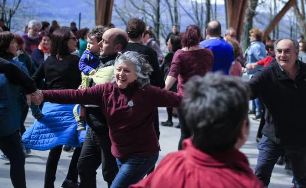 El Basque Fest lleva los bailes tradicionales a Artxanda