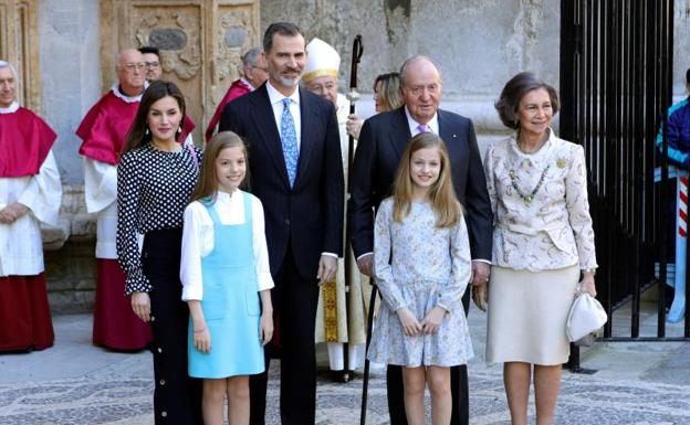 Don Juan Carlos reaparece con los Reyes y Doña Sofía en la misa de Pascua