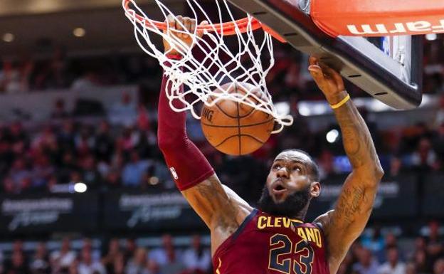 LeBron James halaga la «inteligencia» del exbaskonista José Manuel Calderón