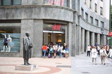 H&M, una de las firmas barajadas para el plan de San Prudencio, cierra en el centro de Bilbao