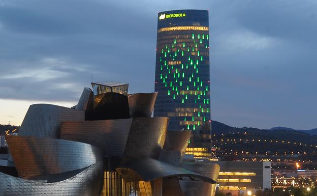 Lluvia de luz en la Torre Iberdrola