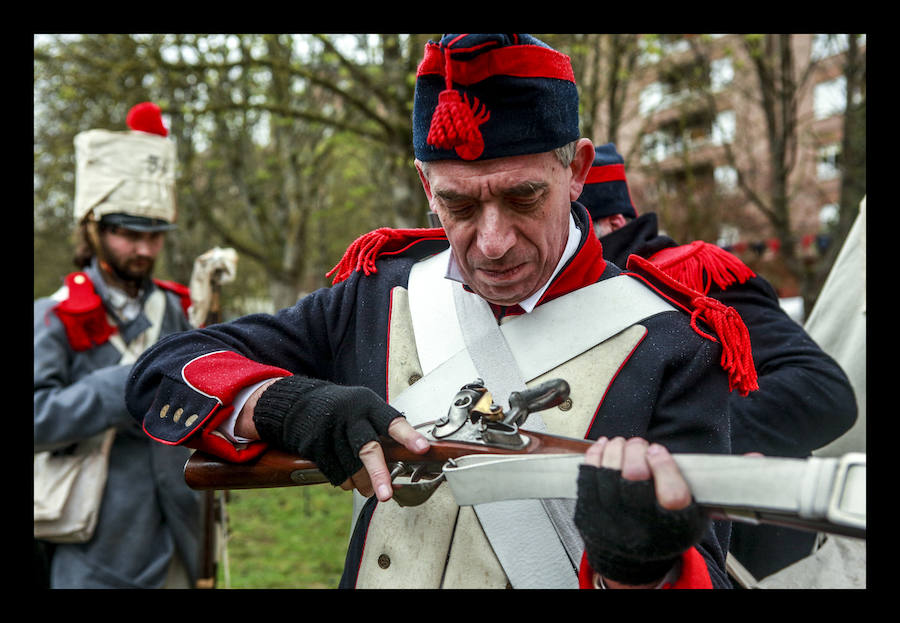 La lluvia impide la recreación de la Batalla de Vitoria en Arriaga