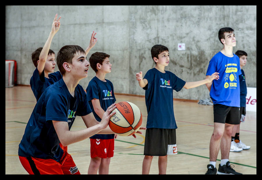 Baloncesto en tres idiomas