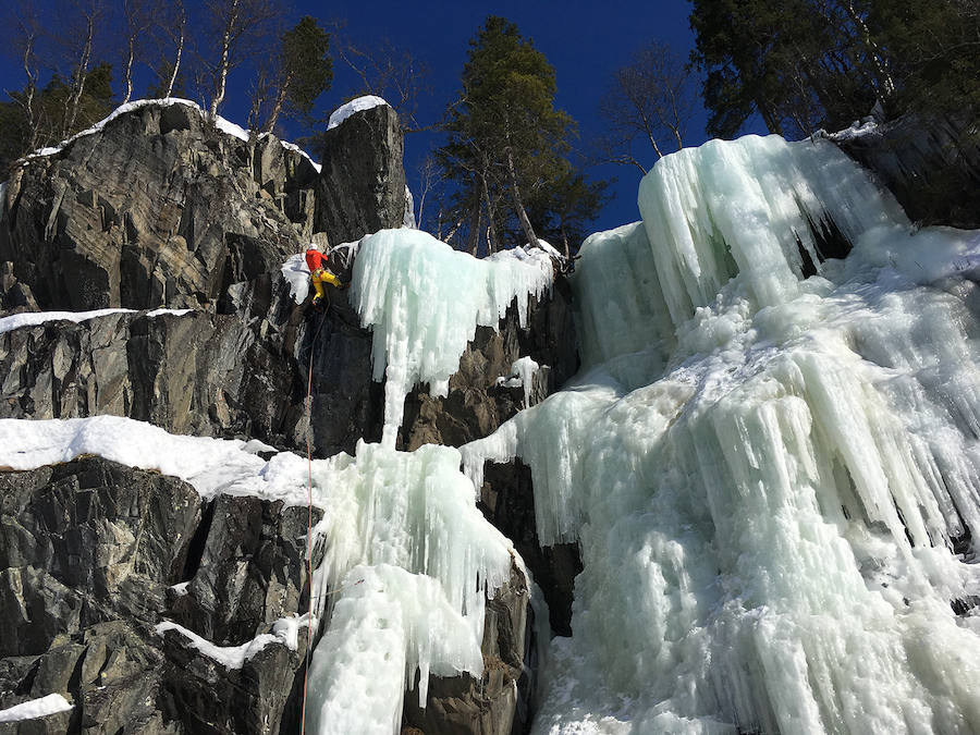 Los hermanos Pou conquistan el hielo noruego de Rjukan