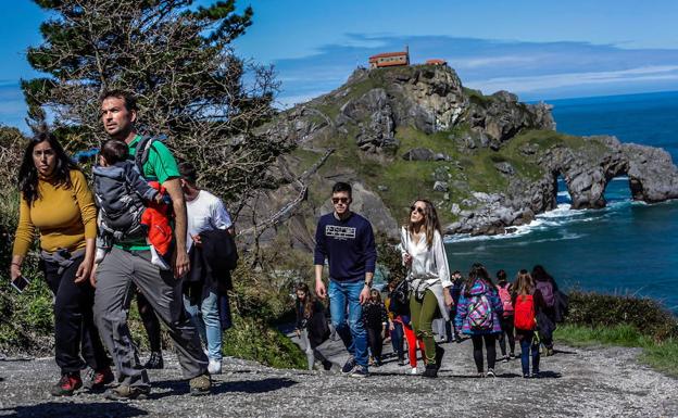 40.945 personas visitaron Gaztelugatxe en Semana Santa