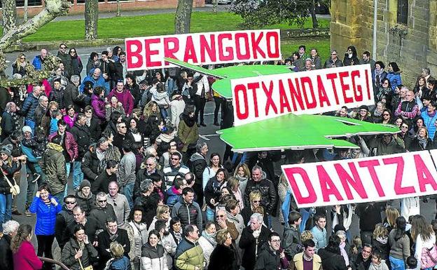 El grupo Simón de Otxandategi quiere poner a bailar a 700 dantzaris