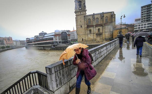 Bizkaia se harta del paraguas: el año más lluvioso desde 1948