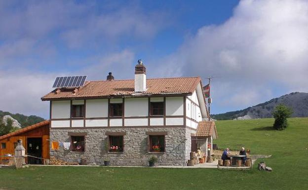 El refugio de las campas de Arraba amplía su oferta para ser más atractivo