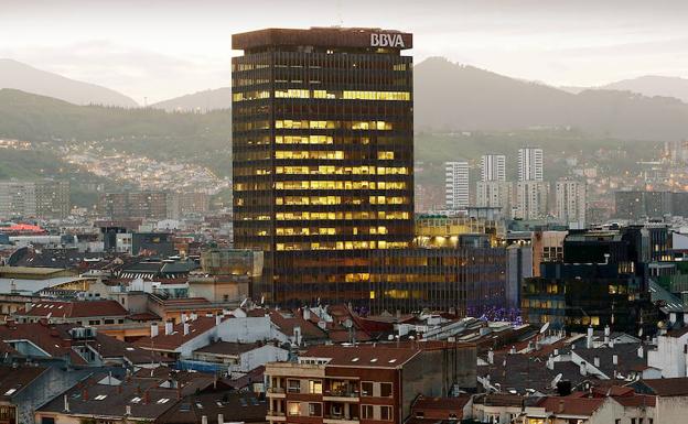 El BBVA pone a la venta el rascacielos de la Gran Vía