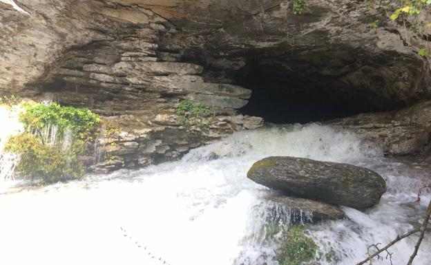 El subsuelo de Álava se desborda. La imagen inédita de la cueva de Los Goros