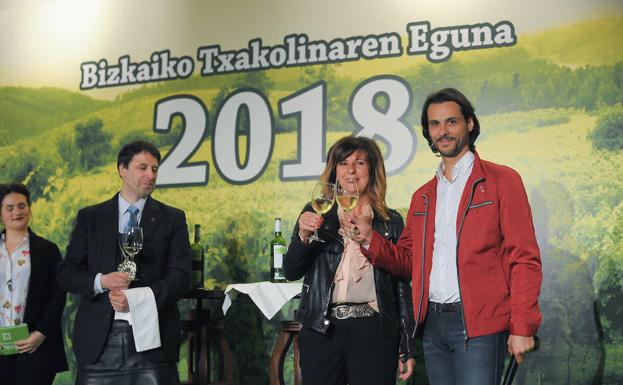 Txakoli «dorado como el sol» y con «olor a hierba mojada»