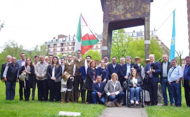 Euskadi y Galicia renuevan sus lazos en un homenaje a Castelao en el parque Europa de Bilbao