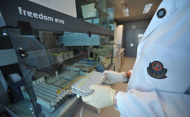 La Ertzaintza privatizará las pruebas de ADN por el colapso en su laboratorio