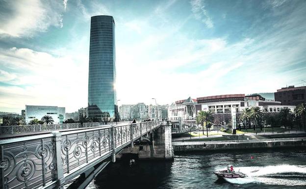 Hoteles flotantes, transportes acuáticos, y otras cosas que poner en la ría de Bilbao