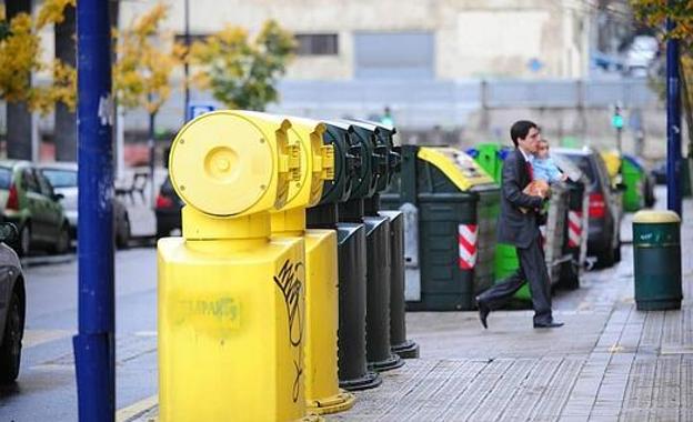 Los vizcaínos depositan en el contenedor correcto casi la mitad de la basura