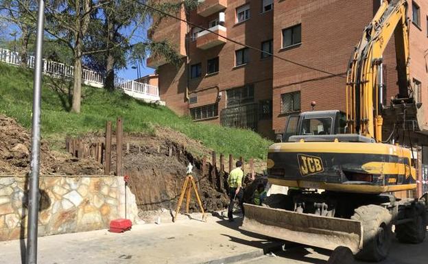 Arrancan las obras para instalar el nuevo ascensor en el centro de Abanto