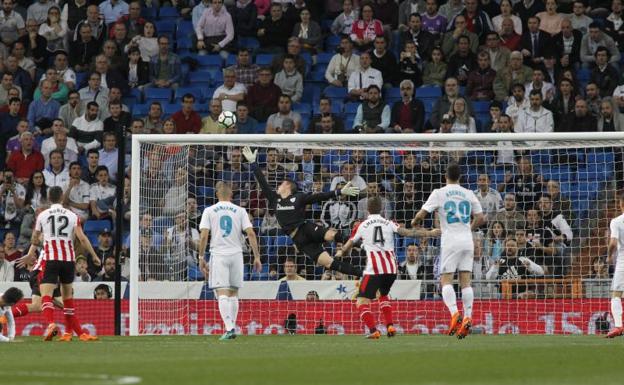 Kepa, estelar en su debut en el Bernabéu: seis paradas para reivindicarse