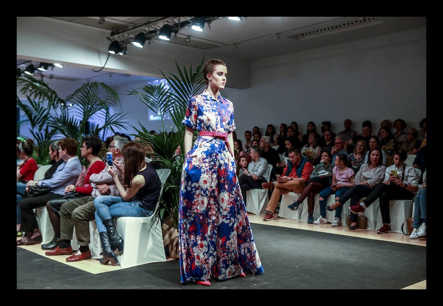 Promesas de la costura exhiben sus atrevidas propuestas en la Pasarela Gasteiz On