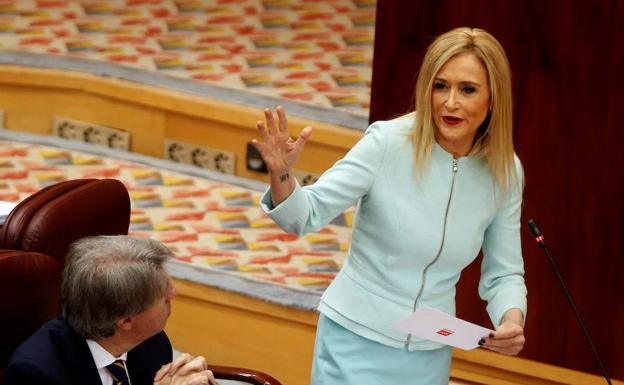 Cifuentes traslada a la Fiscalía la gestión de Esperanza Aguirre en Madrid