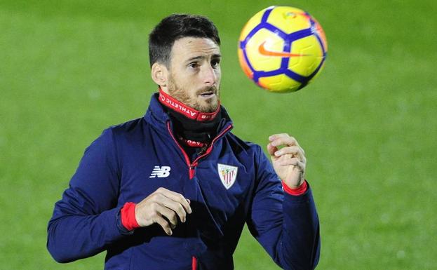 Aduriz, en riesgo de perderse el derbi