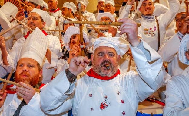 Las calles de Vitoria se inundan de fiesta