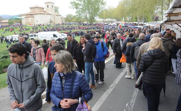 Todo el santo día pendientes del cielo