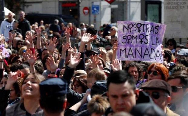 'Del negro al morado'