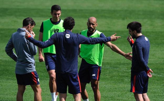 Rico culpa a la plantilla del mal año, pero señala que Ziganda tampoco ha sabido sacarle el 100%