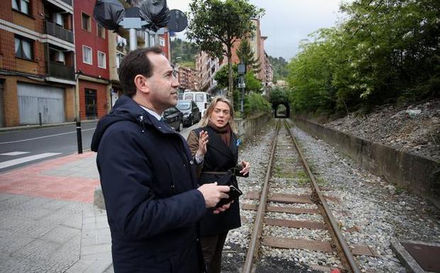 Adif instalará dos kilómetros de pantallas acústicas para mitigar el ruido del tren en Basauri