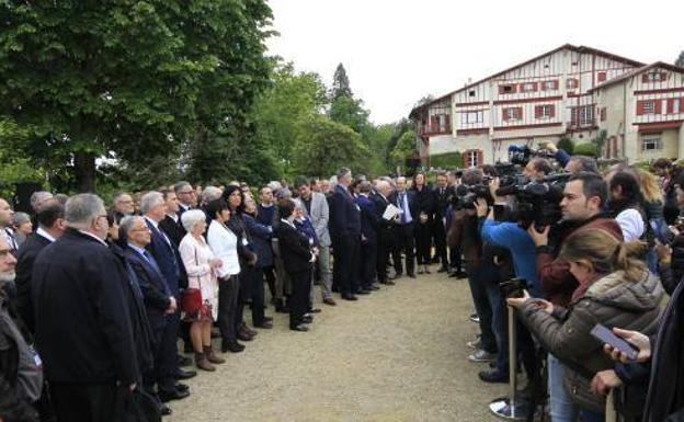 Ortuzar lamenta que ETA desaparezca tarde y sin reconocer «que no ha valido para nada»