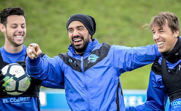 Santos regresa a la lista y Pina se queda en Vitoria