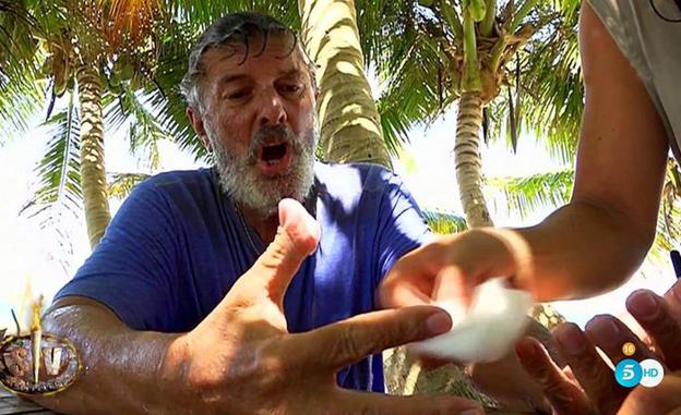 Francisco, atendido en 'Supervivientes' por la picadura de un gusano urticante