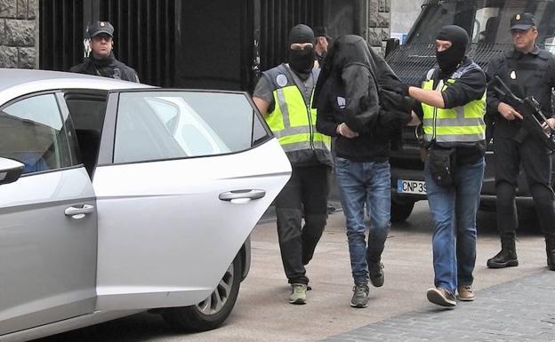 Detienen a dos vecinos de Durango y Bilbao por supuesta pertenencia al Estado Islámico