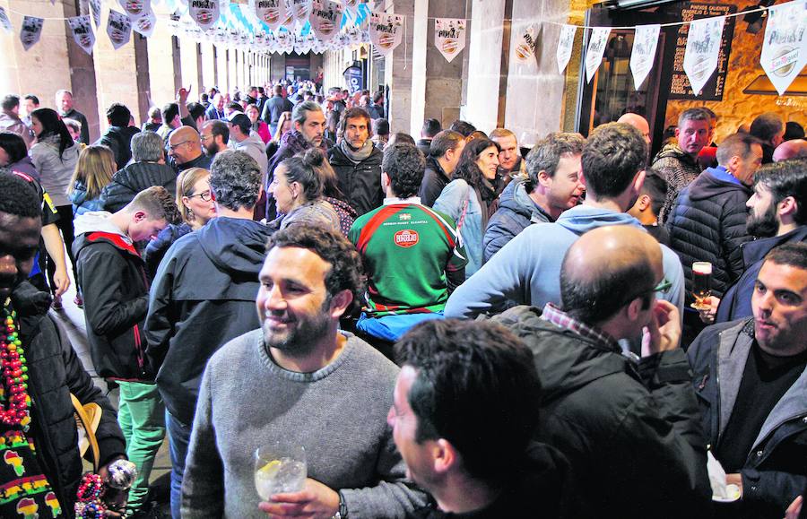La cerveza corrió a raudales por el Arenal