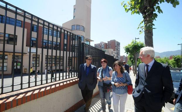 El PP critica las «deficiencias» que impiden utilizar la pista cubierta del colegio Luis Briñas