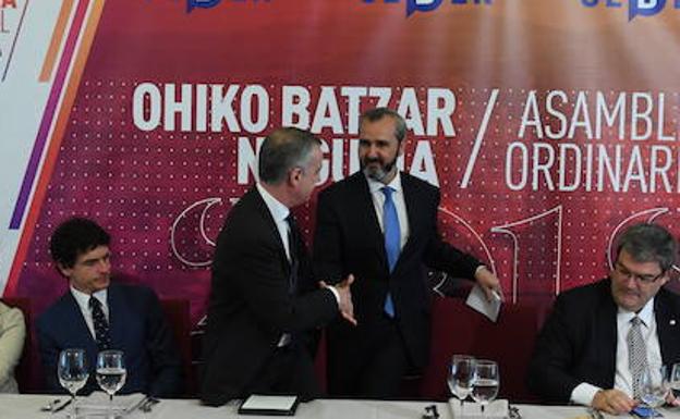 El lehendakari pide acabar con el tradicional enfrentamiento entre patronal y sindicatos