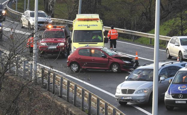 Disminuye un 21% el número de fallecidos en las carreteras vascas hasta abril