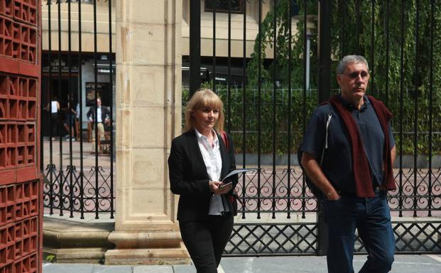 La ex presa de ETA Carmen Gisasola, en el Parlamento: «Los reclusos deben asumir que ha sido brutal e injusto»