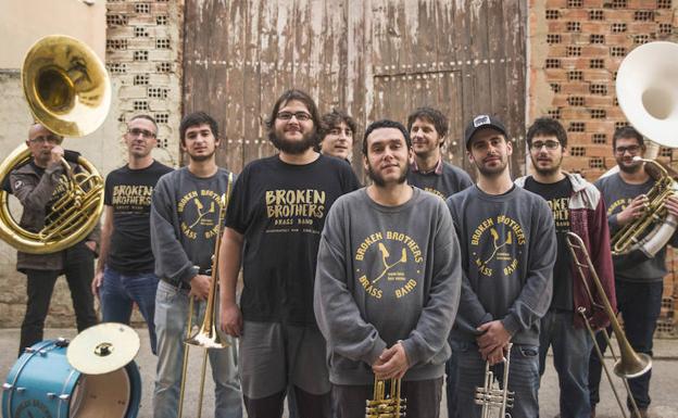 Broken Brothers Brass Band: «Las txarangas son similares a las brass bands»