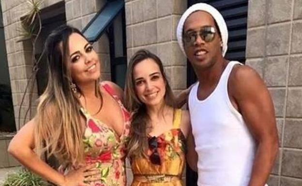 Ronaldinho desmiente los rumores: «No me voy a casar»