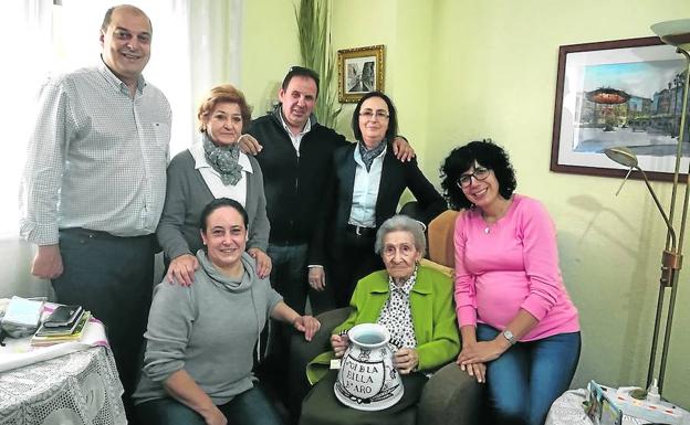 Teresa Pérez ingresa en el club de honor de los jarreros centenarios