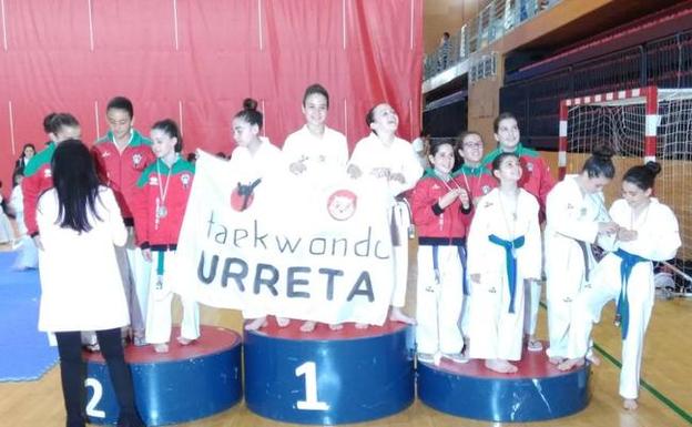 Las alevines del Urreta de taekwondo suman cinco medallas en Lasesarre